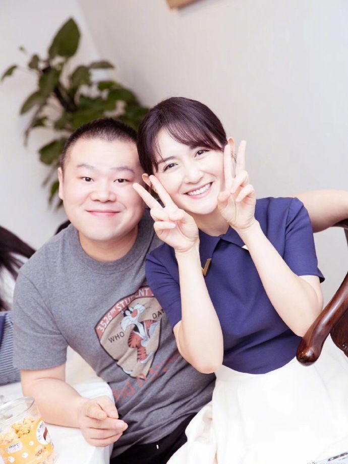 为力挺老公张杰谢娜也很拼了,两张照片无声胜有声,谣言不攻自破