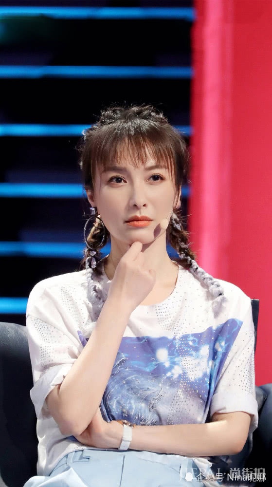 吴昕上节目太接地气,穿158T恤配羊角辫,可爱得不敢认