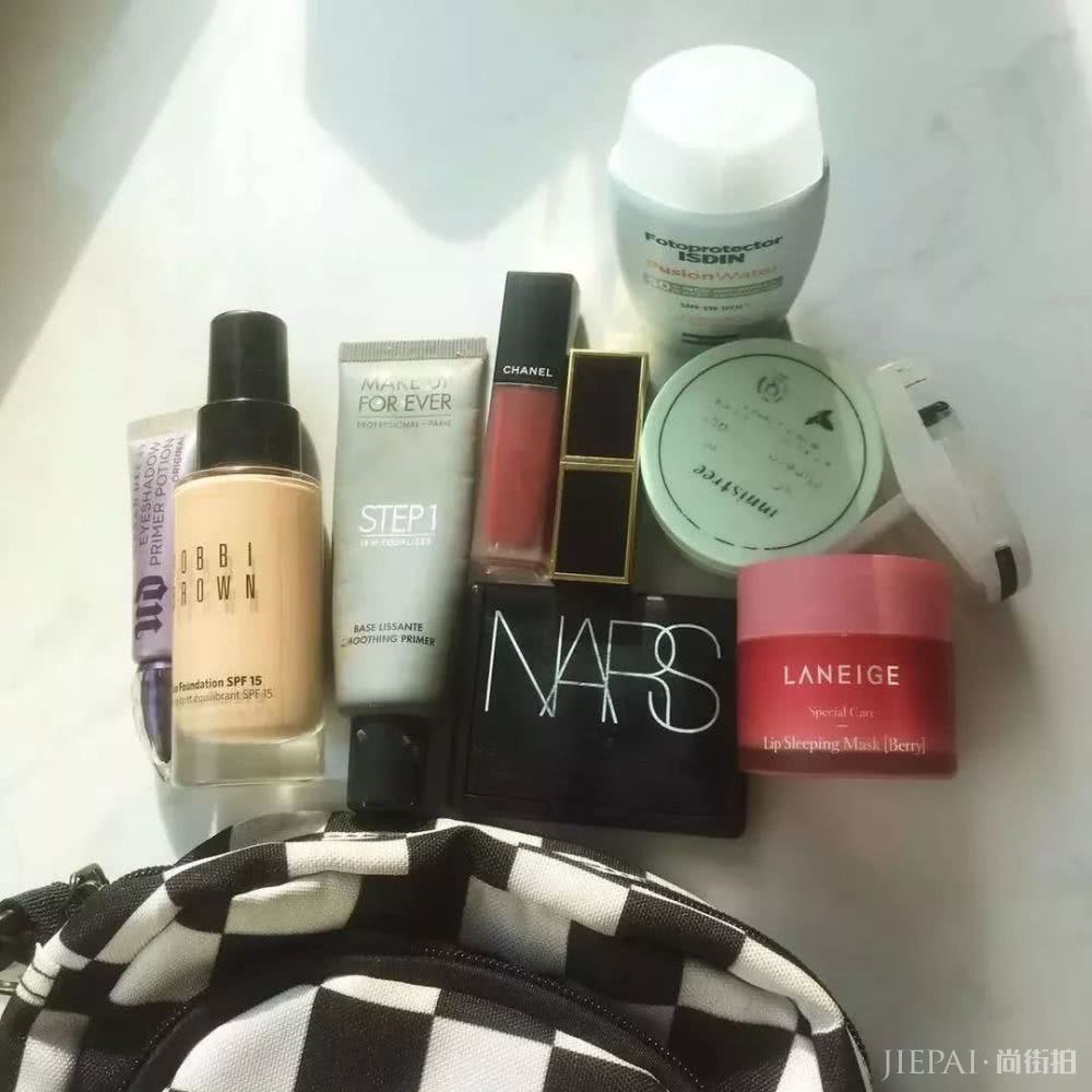 到底是什么神仙眼影盘,能让戚薇用到铁皮