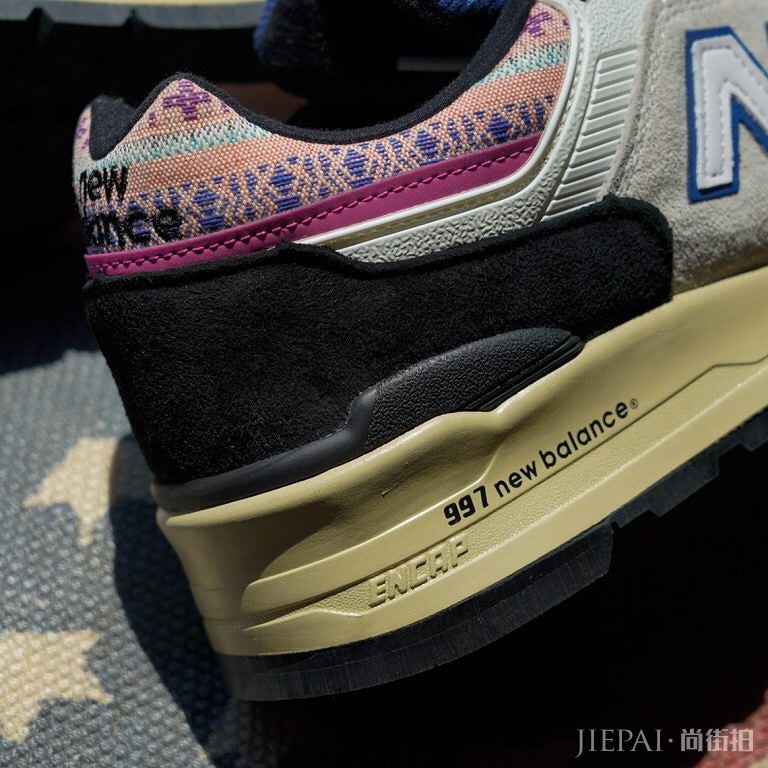 致敬最伟大的点电吉他手!这双 New Balance 997 够特别!