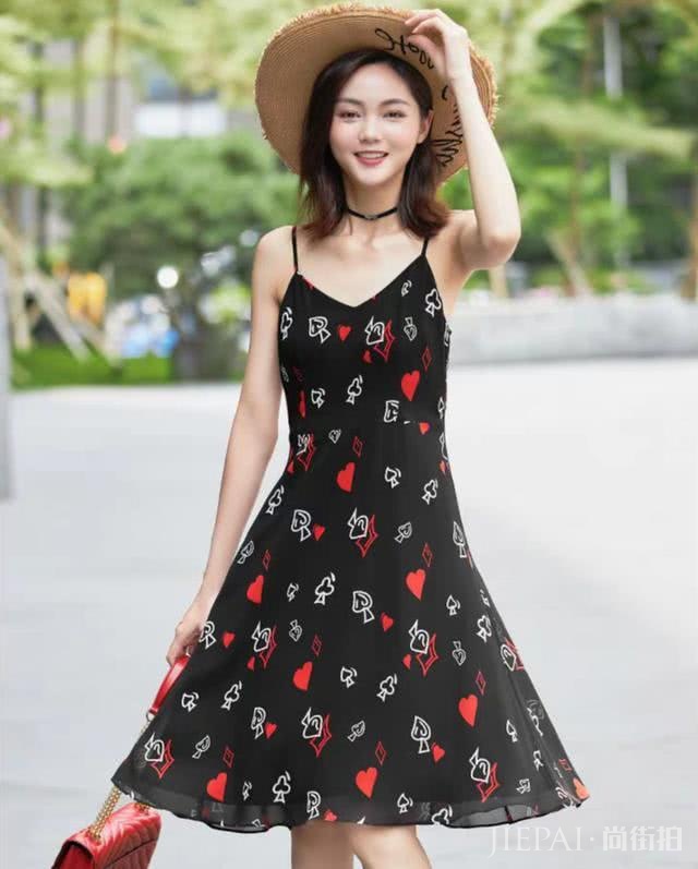 吊带连衣裙,端庄婉约有魅力