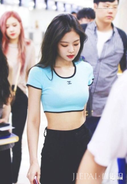 女明星的机场look,我羡慕的不是衣服是身材