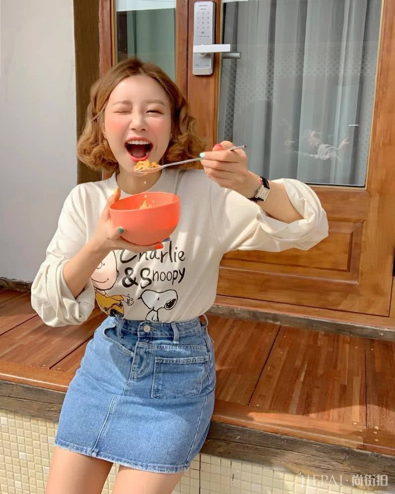 掌握这几个穿搭技巧,不穿鞋也能让你显高显瘦