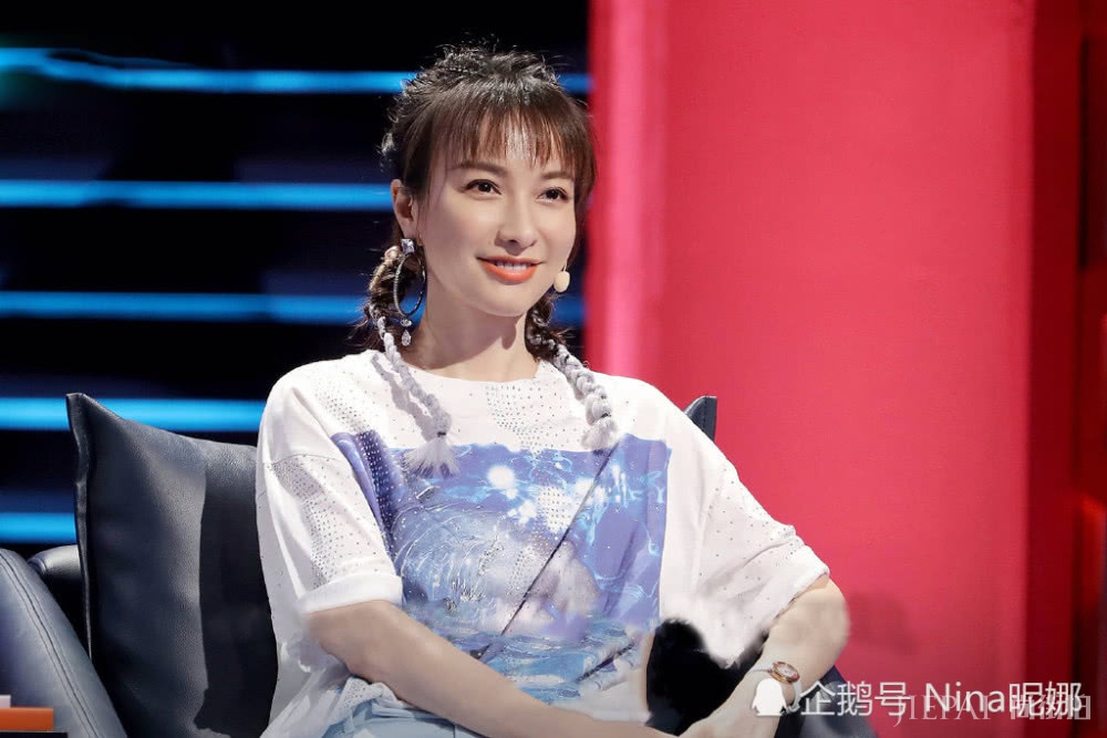 吴昕上节目太接地气,穿158T恤配羊角辫,可爱得不敢认