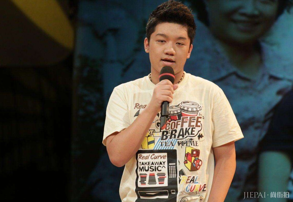 《家有女儿》小雨回归?三年考北影终如愿,瘦身成功撞脸刘青云