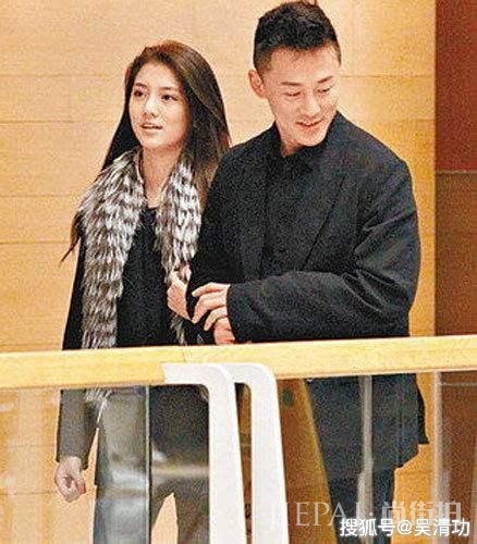 林峯和现女友张馨月七夕秀恩爱,前女友吴千语晒“美背照”回应