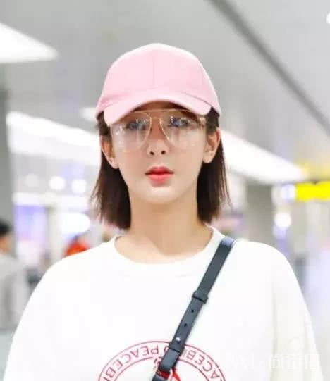 近视眼注定与好看无缘?大火的镜框倪妮都喜欢戴,变身时尚达人
