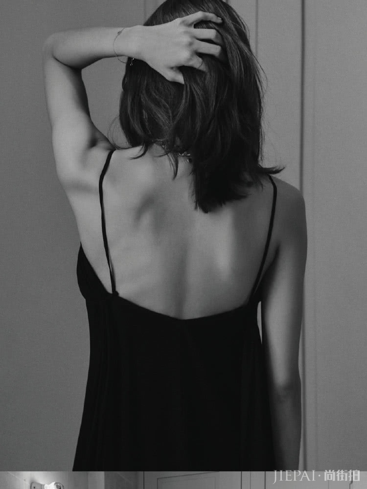 Lisa新造型上线,同样搭配皮靴风格却相差这么大?