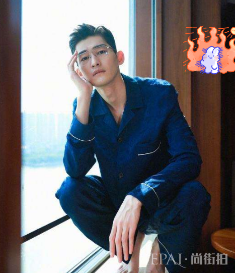 娱乐圈“老公”穿睡衣的样子,胡歌最接地气,王俊凯最可爱