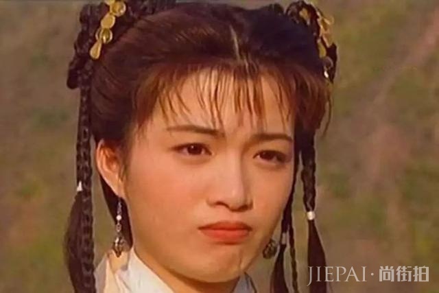 曾受刘德华力捧,演艺事业高开低走,今三胎现身42岁的她风韵如初