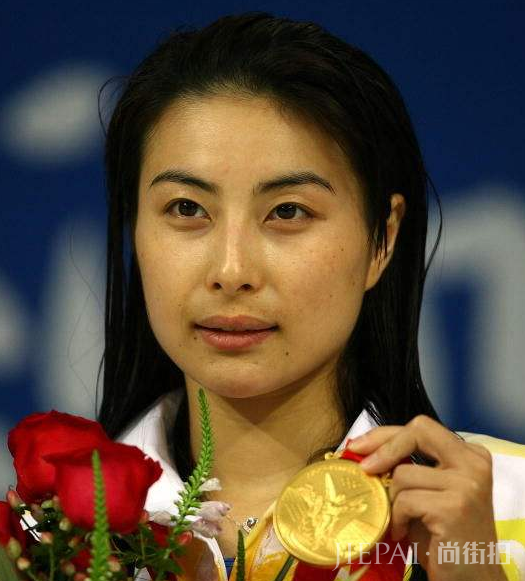 “跳水皇后”郭晶晶,退役后每月拿多少退休金?网友:就这些?