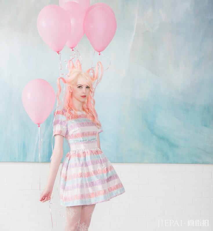 凭水蜜桃发色大受瞩目,颜值又高又会打扮,还撩粉10万+?