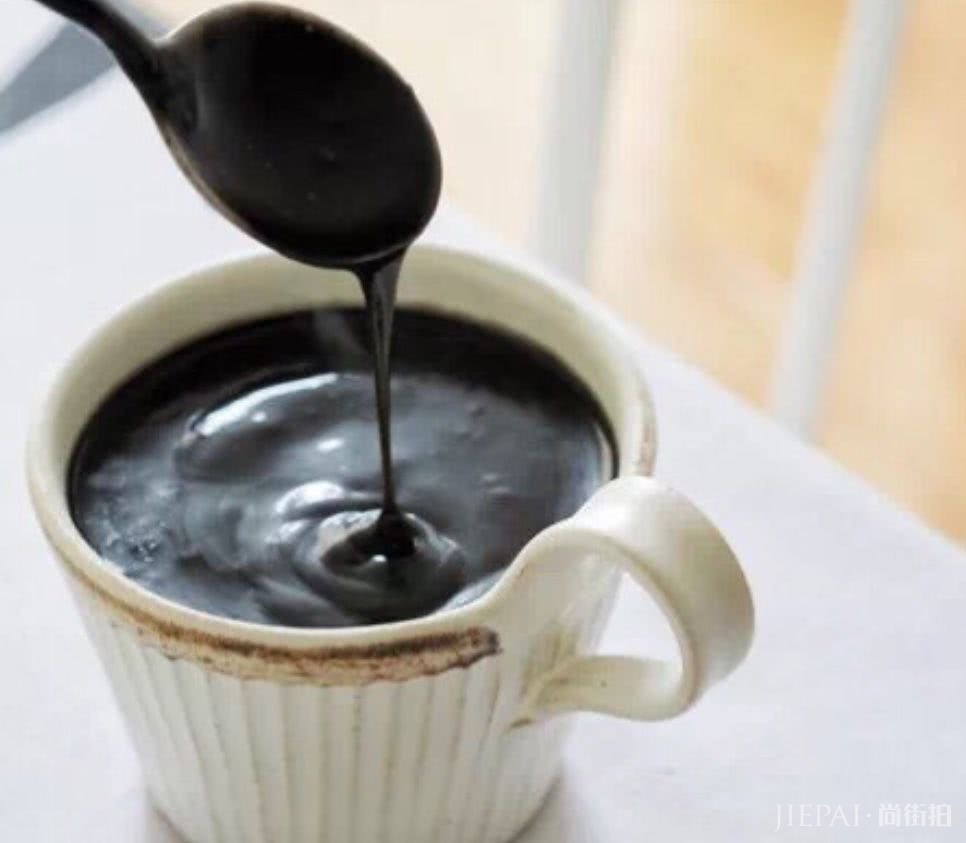 拒绝毛糙，如何让头发又黑又亮？这些护发技巧可要收好哟