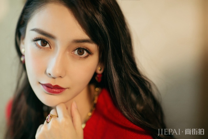 她花500万整容成baby，一夜爆火成网红，网友：整容前比baby美