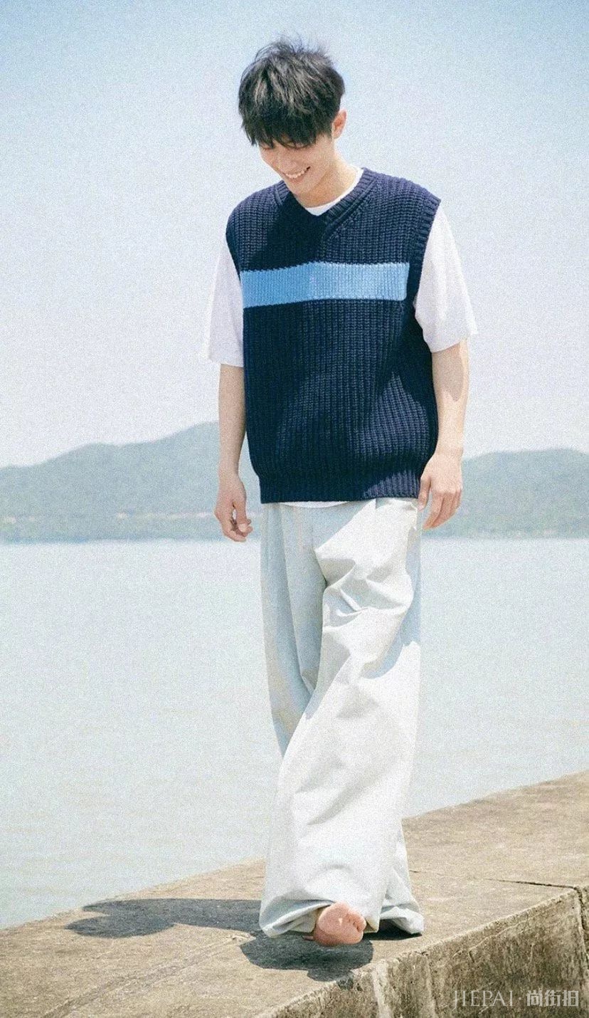 肖战小哥哥的最新日系写真，好看又好磕！