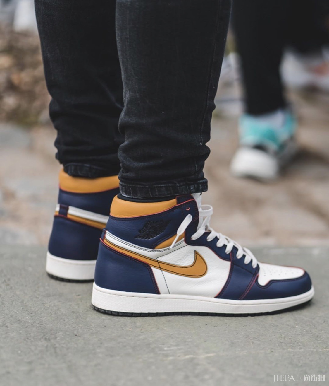 Supreme巴黎门店排号盛况!潮流比拼堪比时装周!