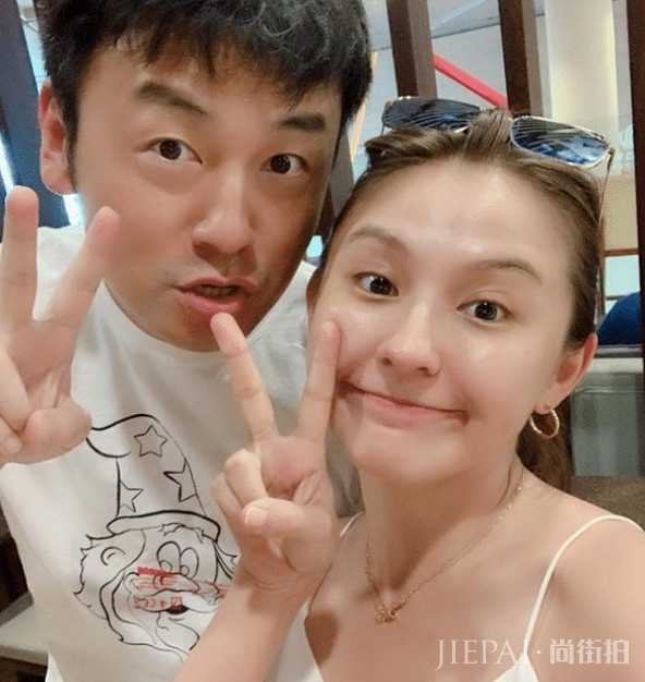 从吊带风波、抑郁症,到“邀”狗仔进屋喝一杯,热依扎终于火了