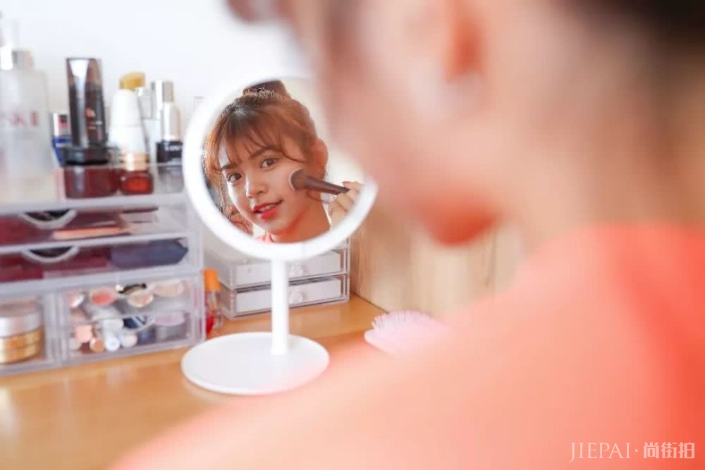 当90后模特遭遇“潜规则”:能不能红,我早就放弃了