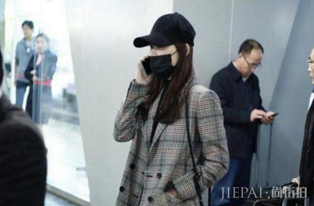 马蓉现身机场，6岁王子珊近照像妈妈，7岁王子豪比王宝强帅气