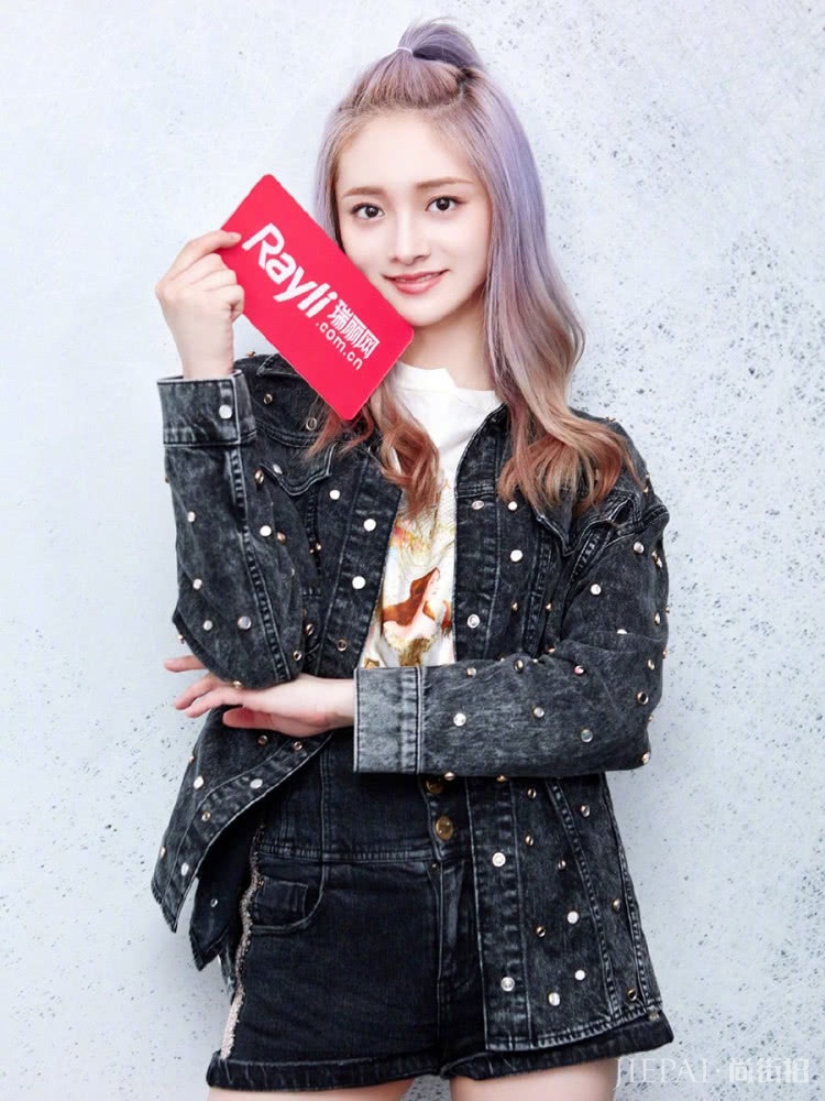 周洁琼换粉紫色,朴秀荣染一半,美出新高度