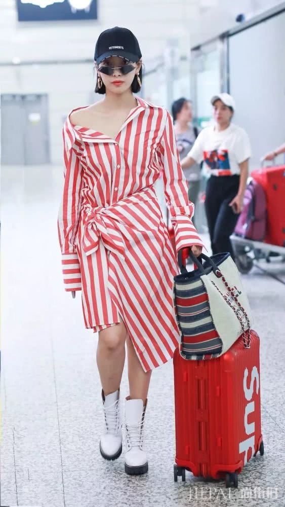 夏天穿什么?搭配一条衬衫裙让你从来不无聊