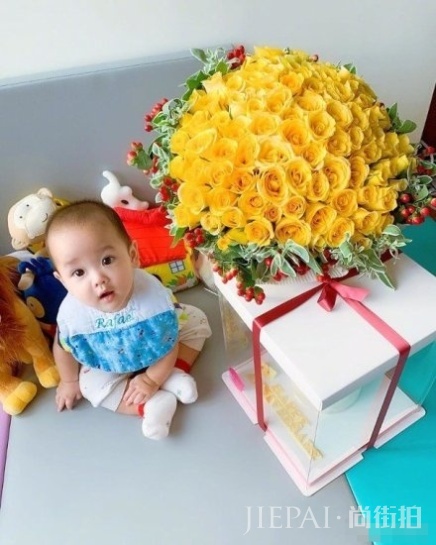 郑嘉颖陈凯琳结婚一周年晒儿子萌照,6个月小承悦颜值颇高像爸爸