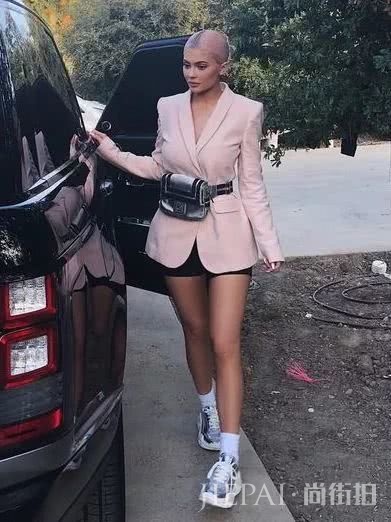 穿衣显瘦,脱衣有肉,大胸的穿搭套路有多深?