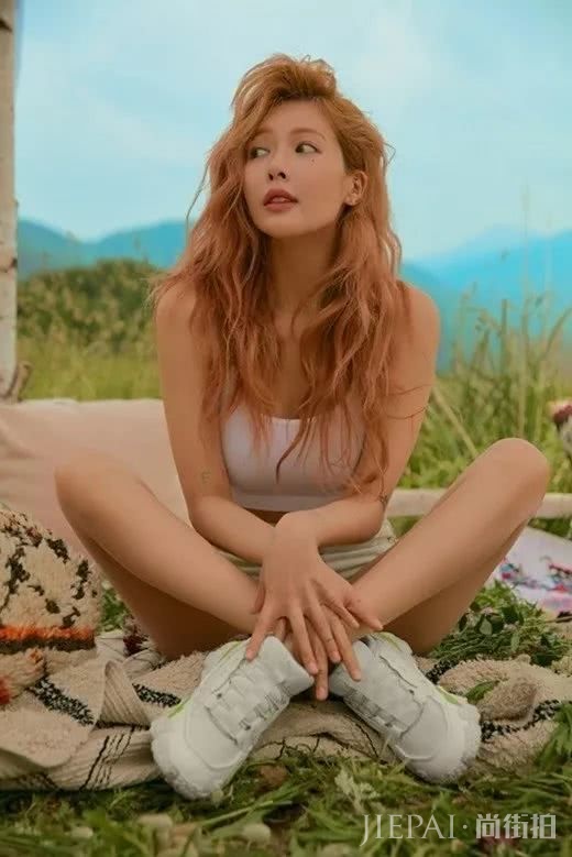抛弃眼线和口红,见惯了性感野性的泫雅,你见过清纯版的吗?