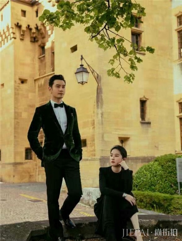 过儿和姑姑时隔13年再度同框,黄晓明刘亦菲合体拍大片引回忆杀