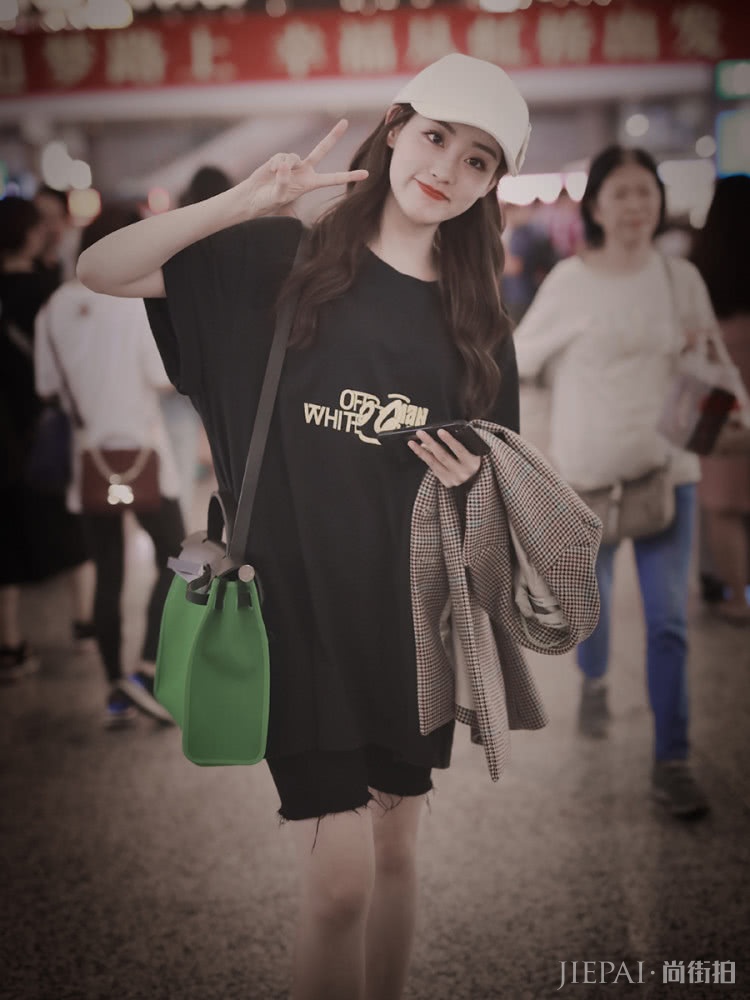 祝绪丹与Jennie都穿打底裤,各有各的时尚感