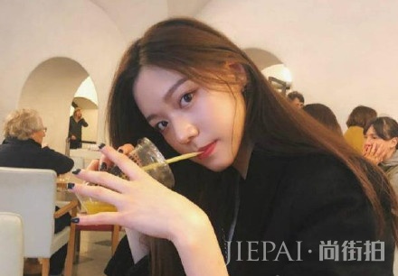 追星女孩?赌王千金何超琼的今天,就是王一博绯闻女友綦美合的明天