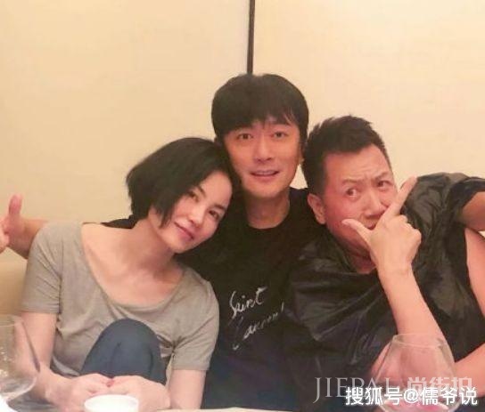 王菲谢霆锋情变?50岁生日未见情郎谢霆锋,她微醺靠男友人肩头