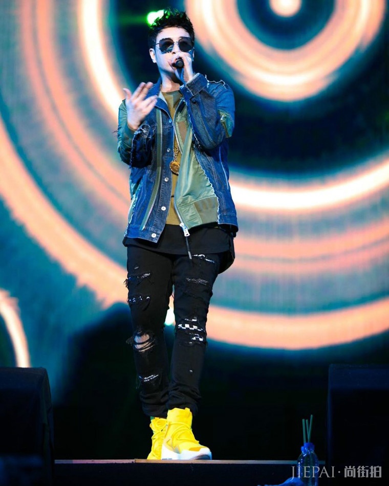 潘帅已经上脚啦！这双 Nike Air Fear of God 1 实在太炫酷！