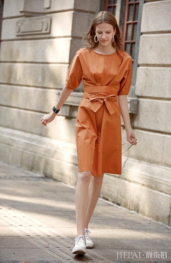 欧美街拍 夏日鲜亮的橙色穿搭让你成为街头最靓风景线