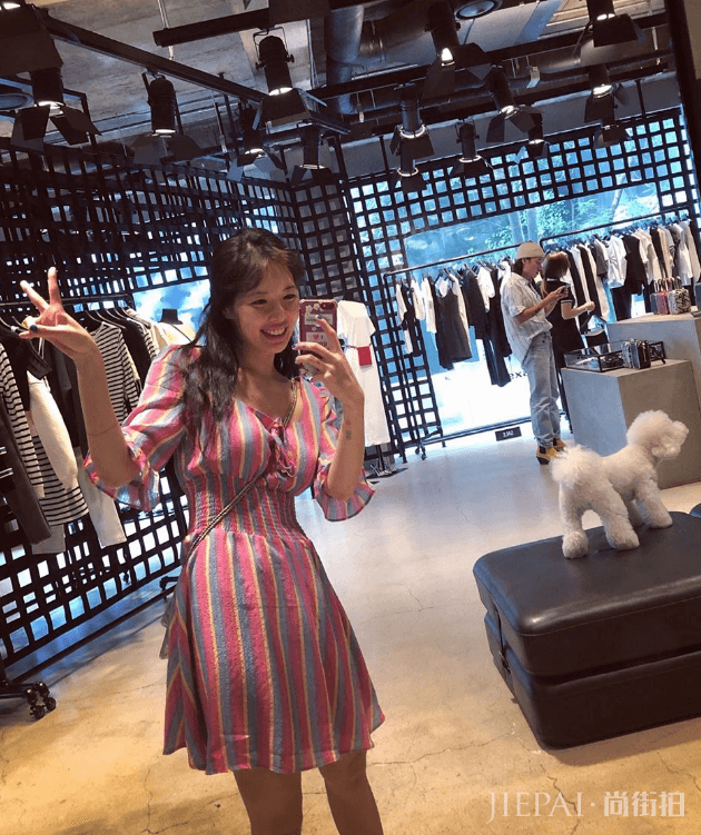 泫雅晒素颜照，真容公开如“整容”，一下老十岁像邻家大婶