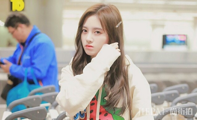 鞠婧祎为何一直长发?看到她短发羊毛卷的那一刻,网友:真不敢信