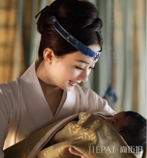 赵丽颖拥有被圆脸,耽误的出众的鼻子,别跟他比不然