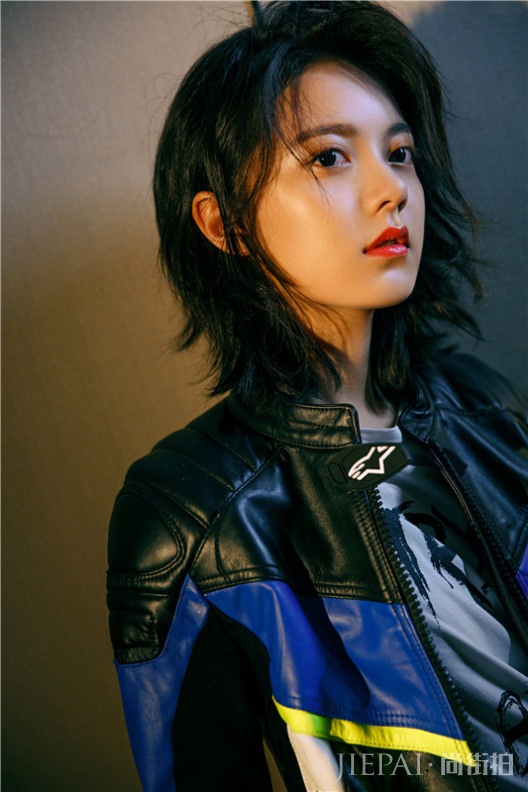 赵今麦最新写真曝光  酷飒少女不惧定义不畏突破