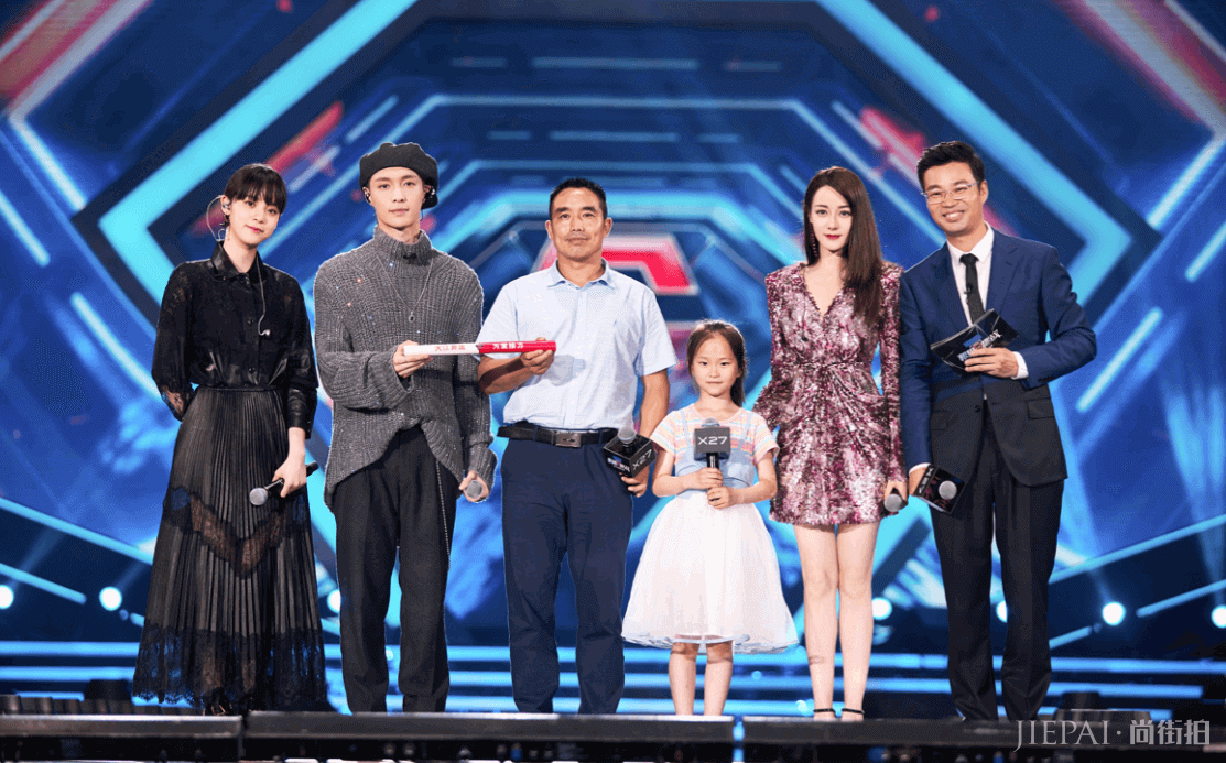 除了被王迅的书法惊到,没想到他还有那么多技能