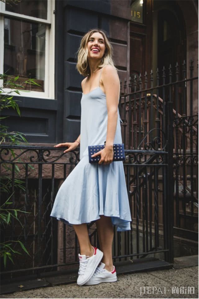 女人过了50岁不服老!初秋可以买这3款裙子,减龄更显气质