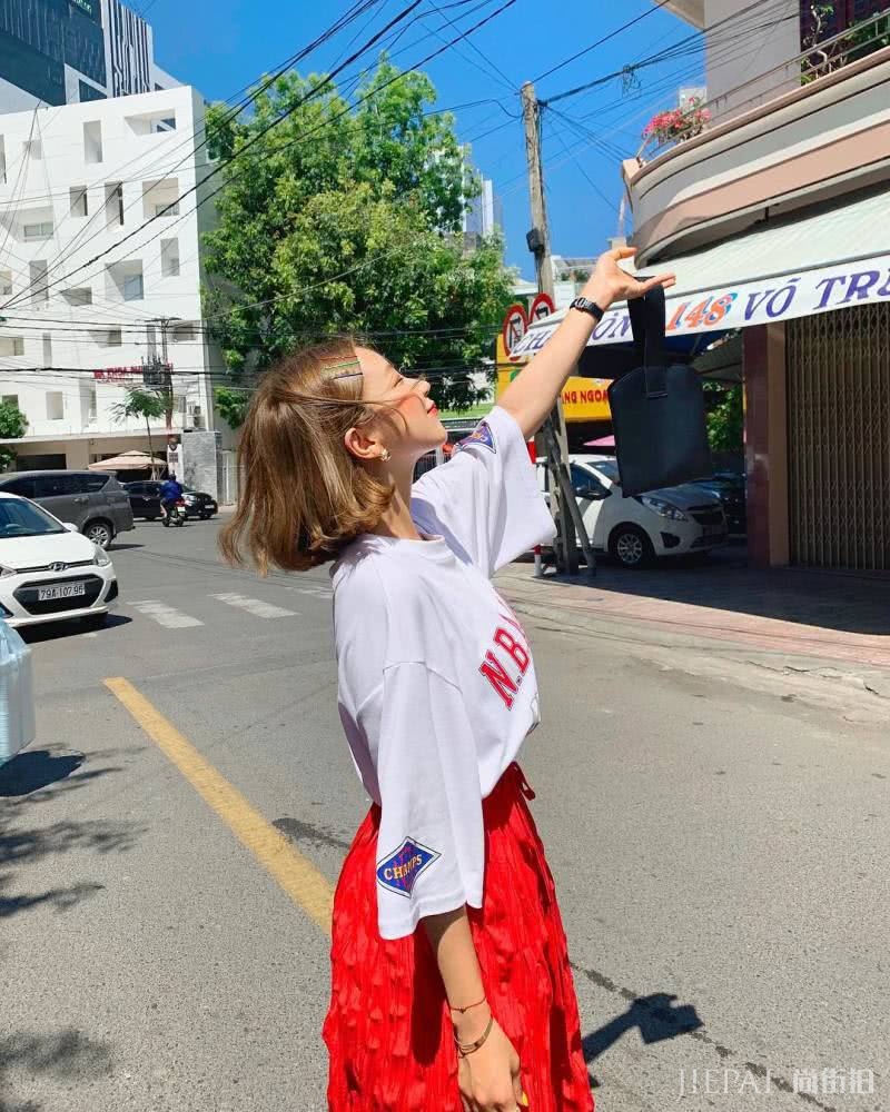 掌握这几个穿搭技巧,不穿鞋也能让你显高显瘦