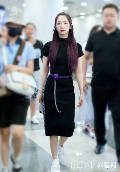 女明星的机场look,我羡慕的不是衣服是身材