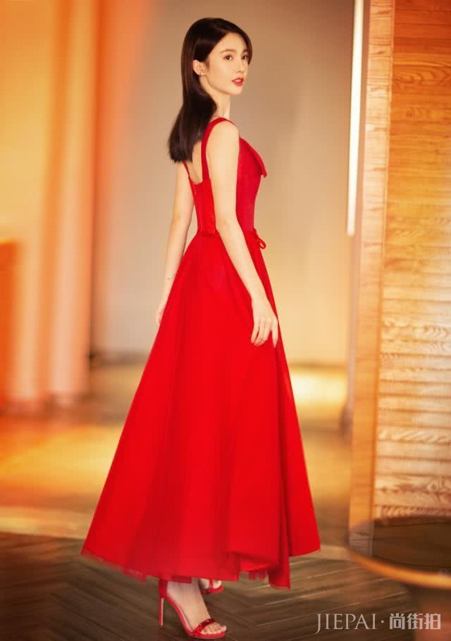 金晨最新打扮美出新高度!一袭红裙明艳动人,仙女身材实至名归