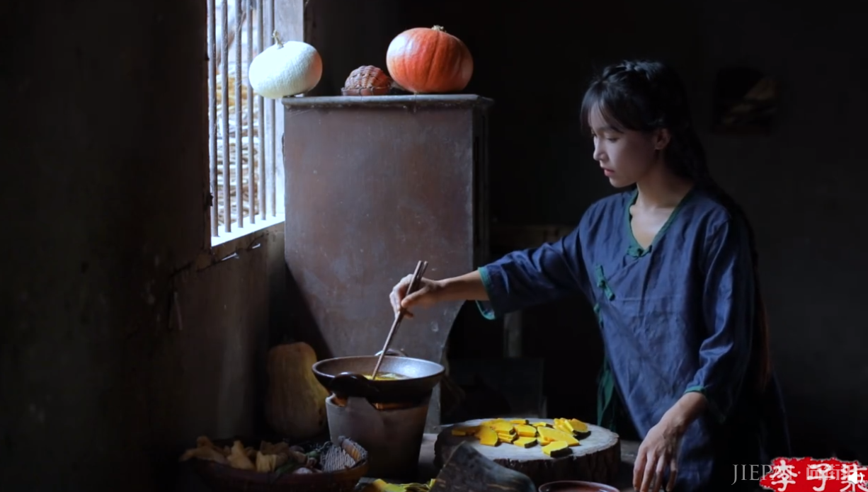 廉晶雅尹世雅体验农村生活,淀粉都得自制,郑雨盛登场如韩剧男主