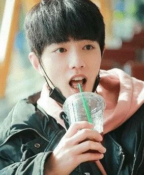 它是肖战最爱喝的饮料,即使拍戏也随身带着,00后:谁愿意喝?