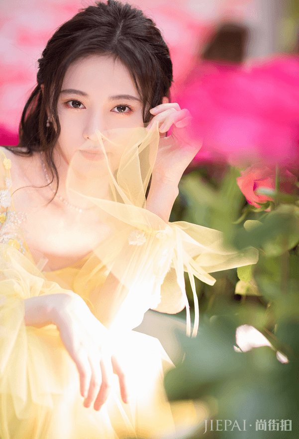 鞠婧祎穿薄纱裙犹如天仙下凡,美翻