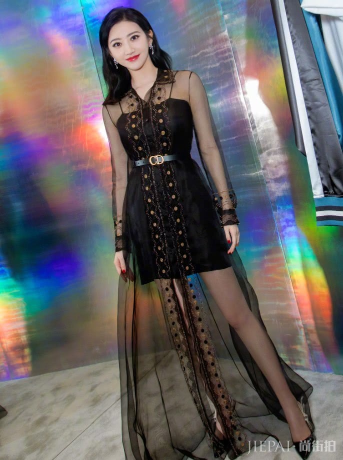 景甜踩“麦芽糖鞋”现身,洋气又高级