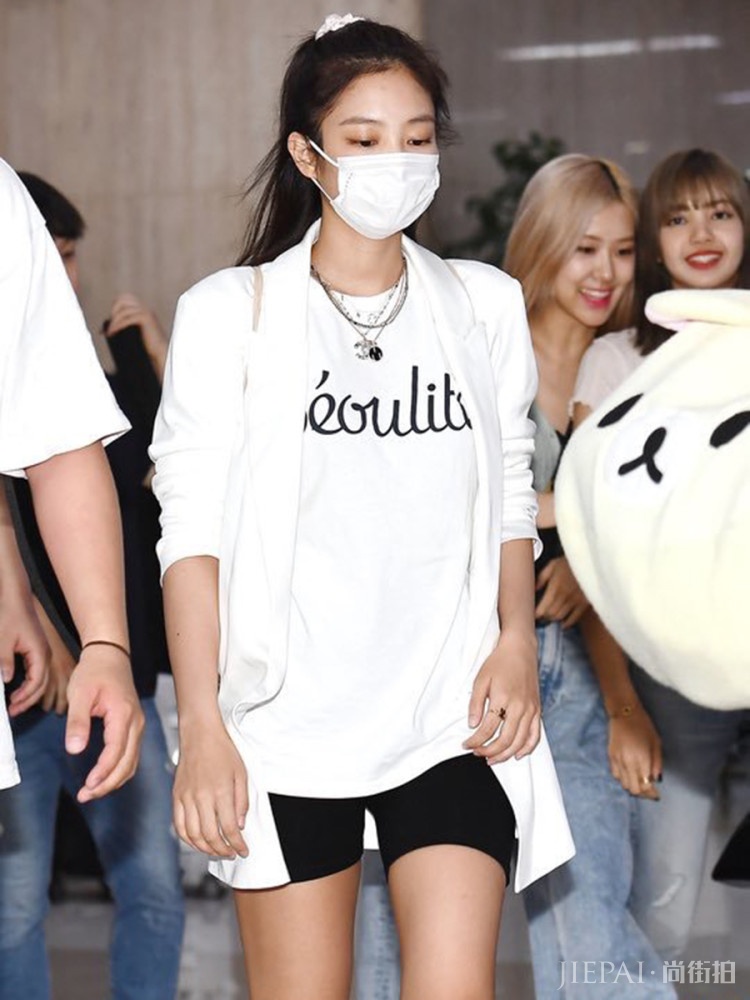 祝绪丹与Jennie都穿打底裤,各有各的时尚感