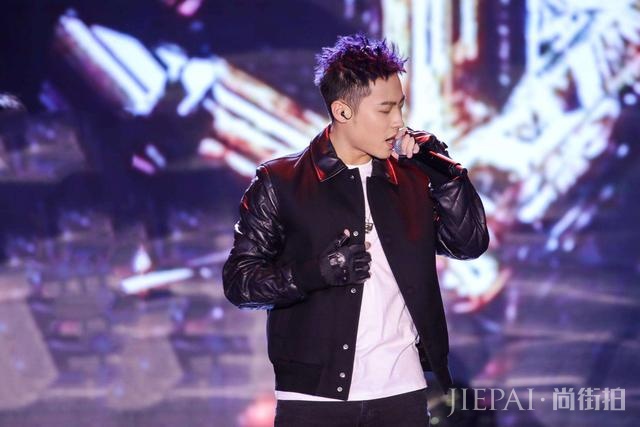 同样是老牛吃嫩草，为何萧亚轩被奉为爱神而钟丽缇却无人问津？