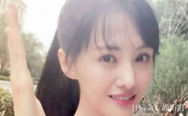 郑爽为何从不化“大浓妆”？看到她浓妆的样子，才懂什么叫女王